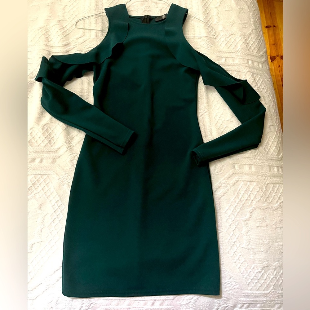 Misguided off-shoulder dress/ tight body con but flattering